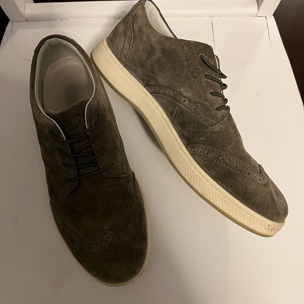 Gorgeous Aureus mens casual dress shoe’s Size 9